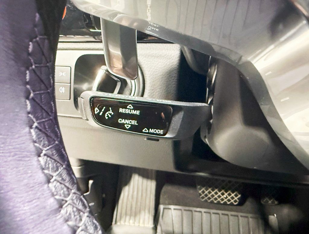 Used 2022 Porsche Cayenne Platinum Edition image 13