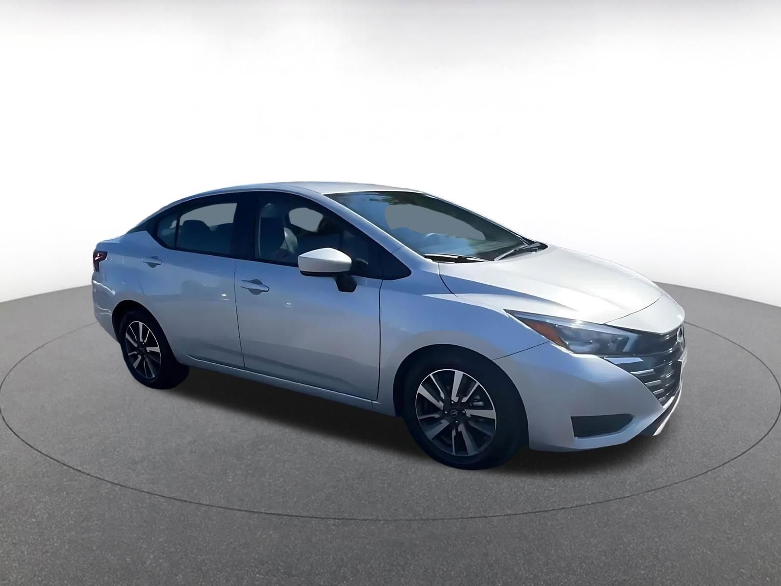 Used 2025 Nissan Versa SV FWD image 2
