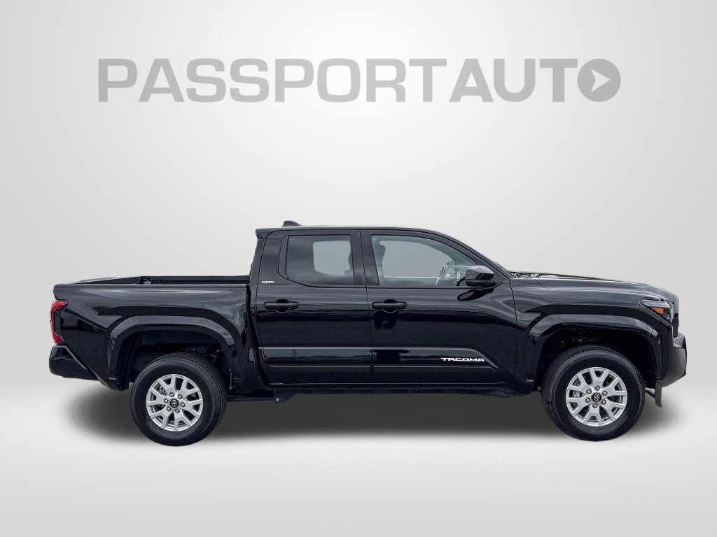 Certified 2025 Toyota Tacoma SR5 AWD/4WD image 10