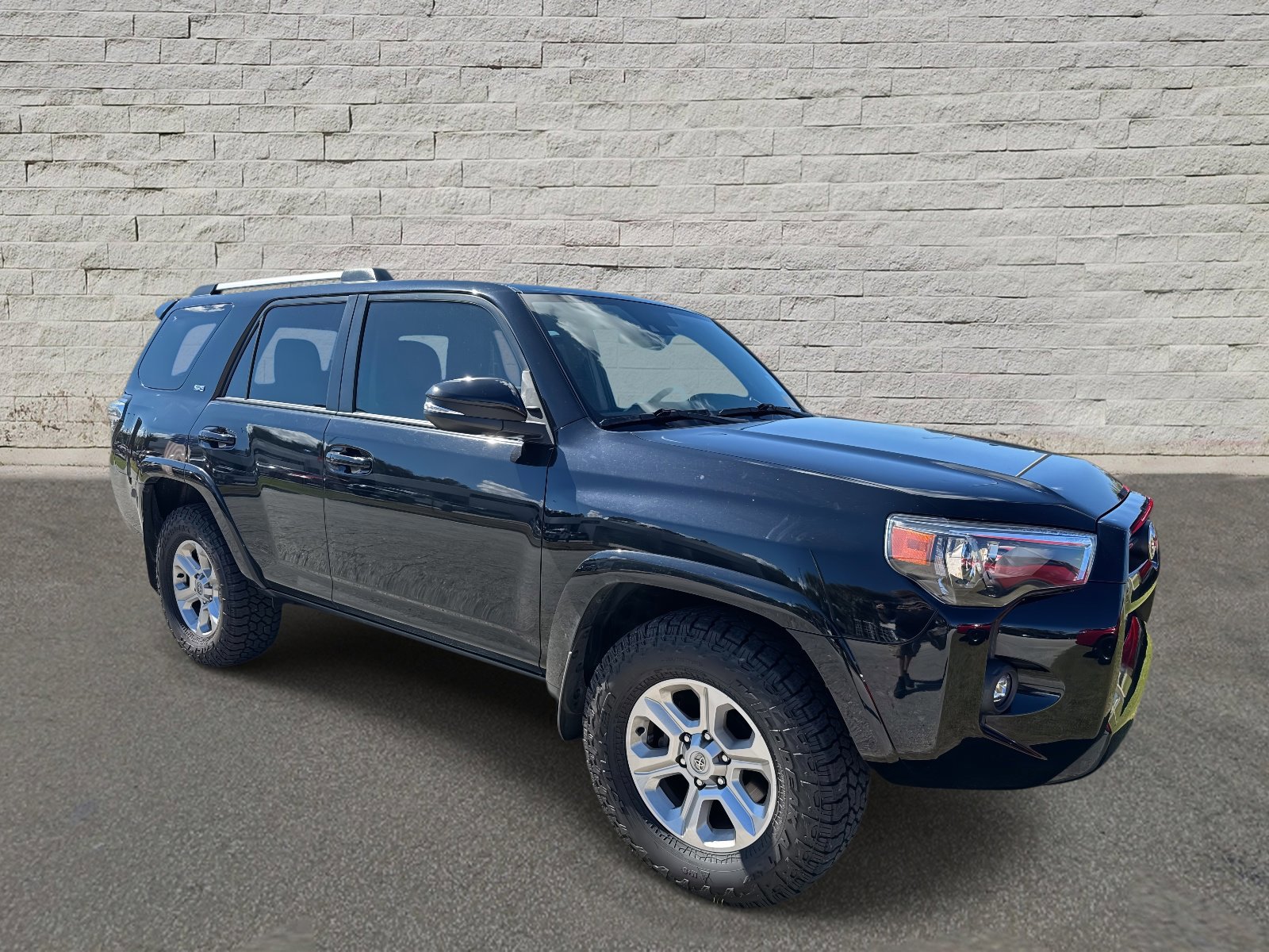 Used 2022 Toyota 4Runner SR5 Premium image 3