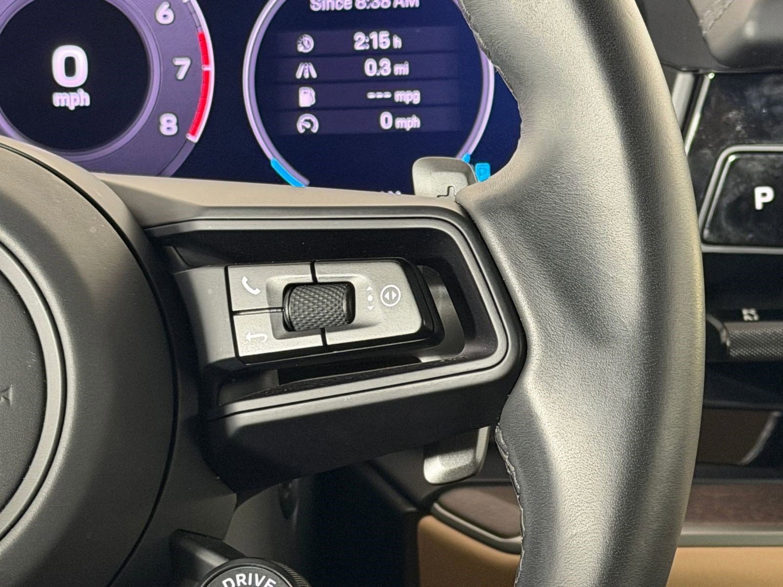 Used 2025 Porsche Cayenne image 16