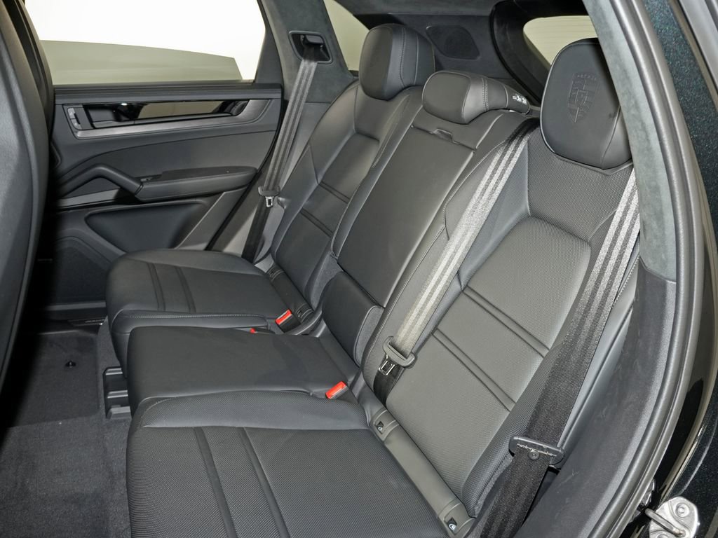 New 2026 Porsche Cayenne GTS AWD/4WD image 37