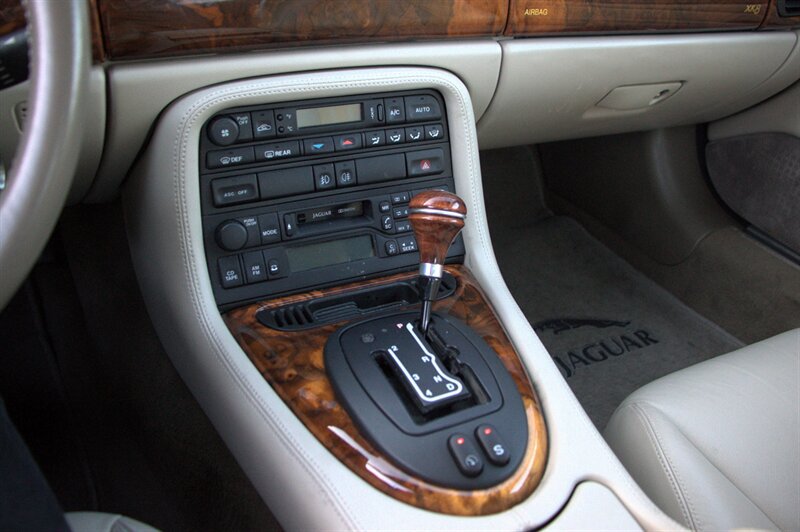 Used 1998 Jaguar XK8 Coupe RWD image 17
