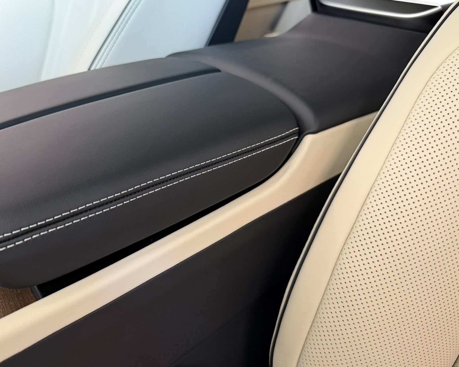 New 2026 Bentley Bentayga Extended Wheelbase AWD/4WD image 31