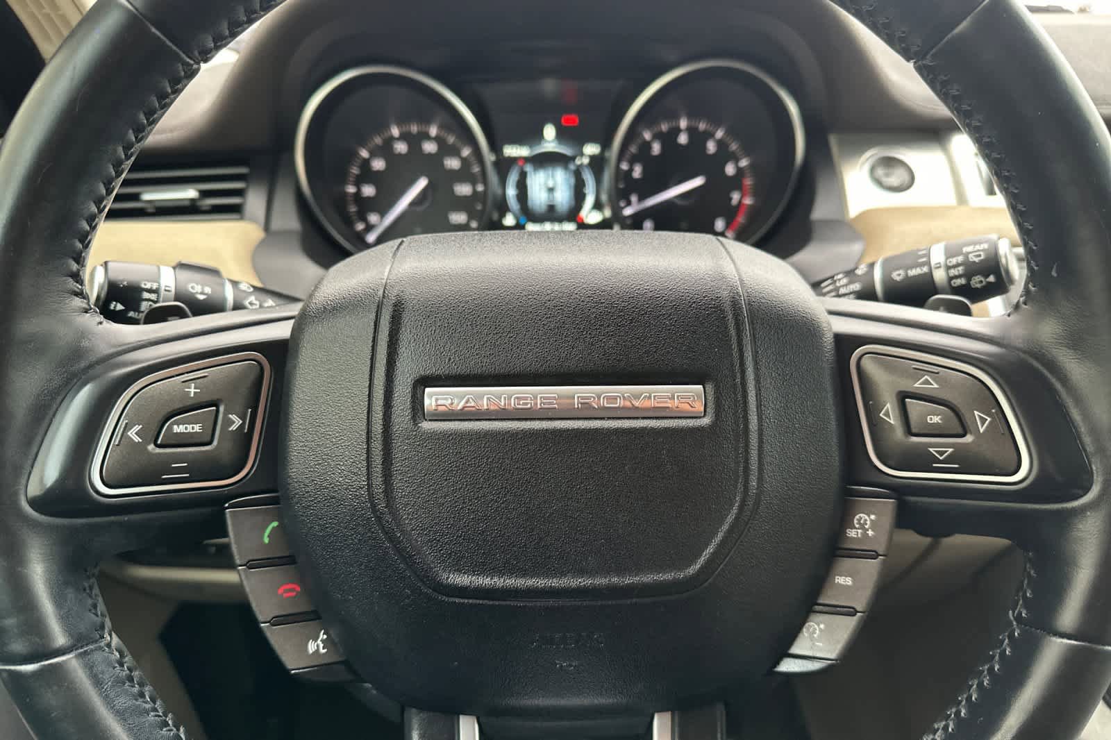 Used 2016 Land Rover Range Rover Evoque SE image 26