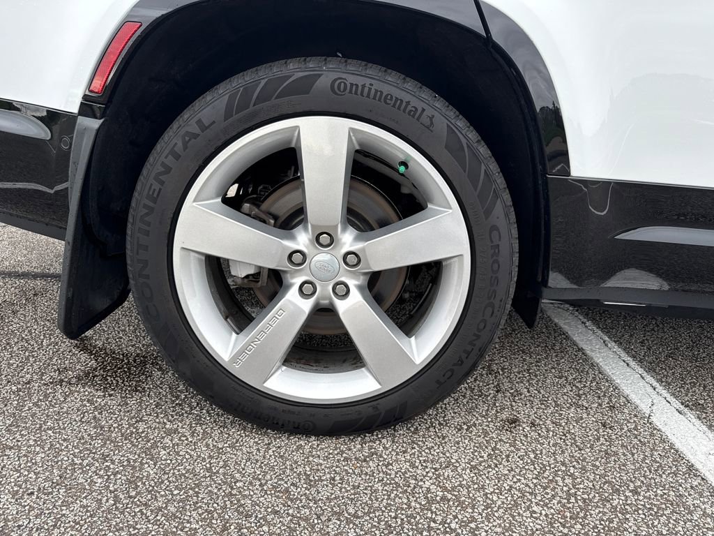 New 2024 Land Rover Defender 130 X-Dynamic SE image 24