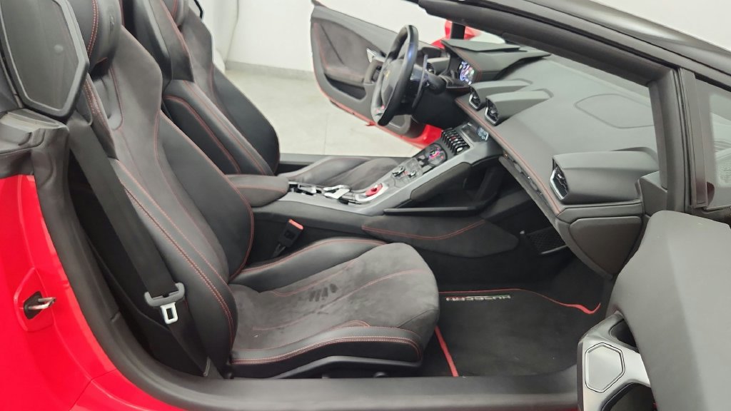 Used 2017 Lamborghini Huracan LP 580-2 RWD image 36