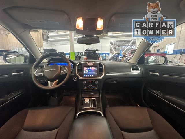 Used 2022 Chrysler 300 Touring image 26