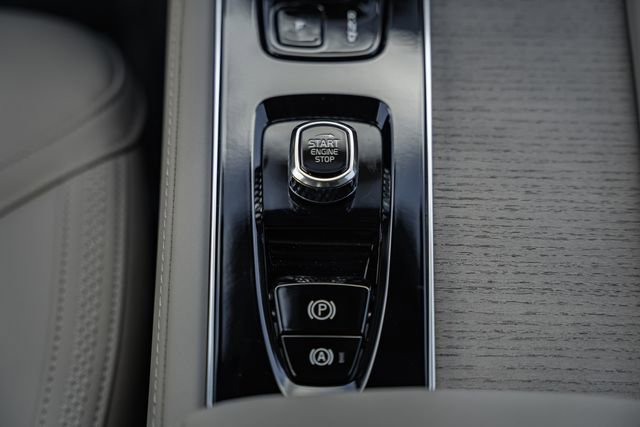 New 2026 Volvo XC90 B6 Plus w/ Protection Package Premier image 25