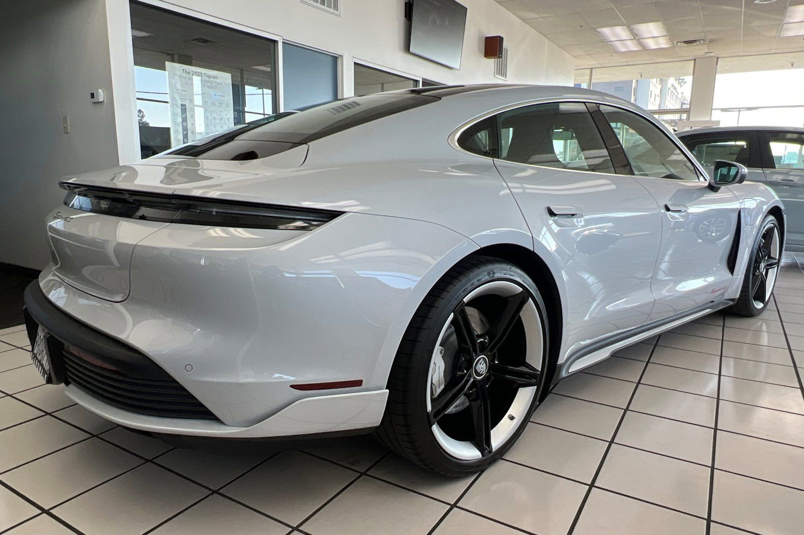 Used 2022 Porsche Taycan 4S image 4