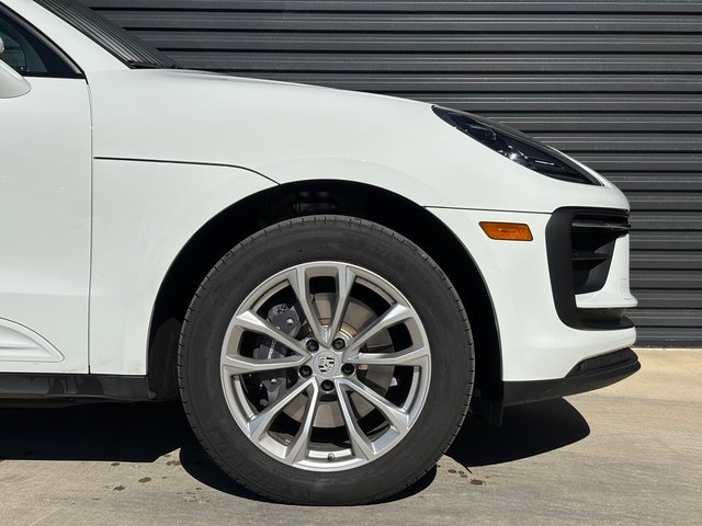 Certified 2025 Porsche Macan image 11