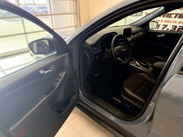 Used 2024 Ford Escape ST-Line image 9
