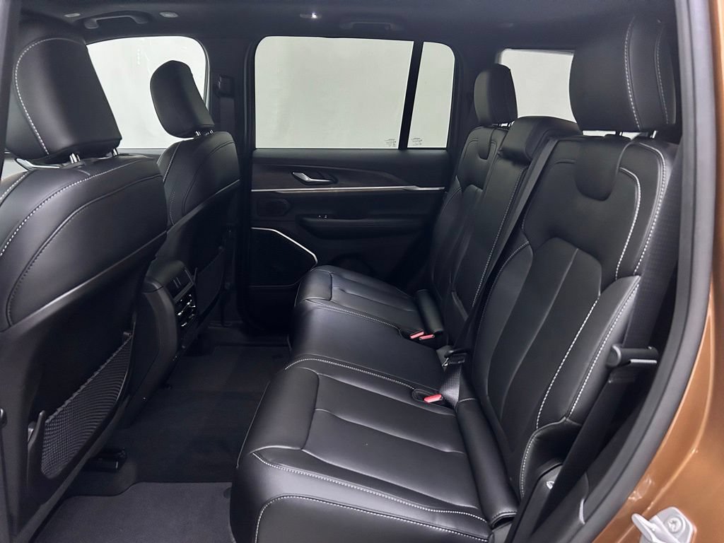 New 2026 Jeep Grand Cherokee Limited w/ Limited Altitude Package AWD/4WD image 13