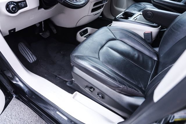 Used 2022 Chrysler Pacifica Touring-L w/ Uconnect Theater Family Group FWD image 52