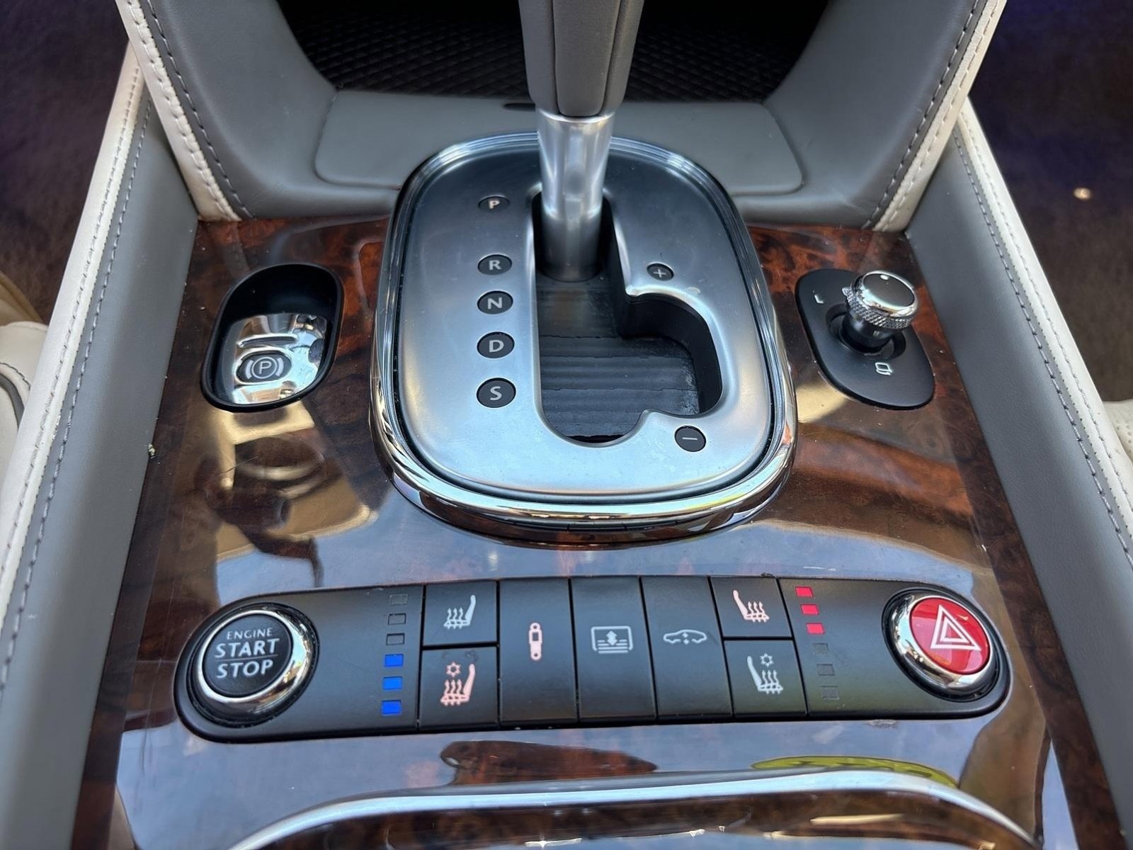 Used 2014 Bentley Flying Spur W12 image 15