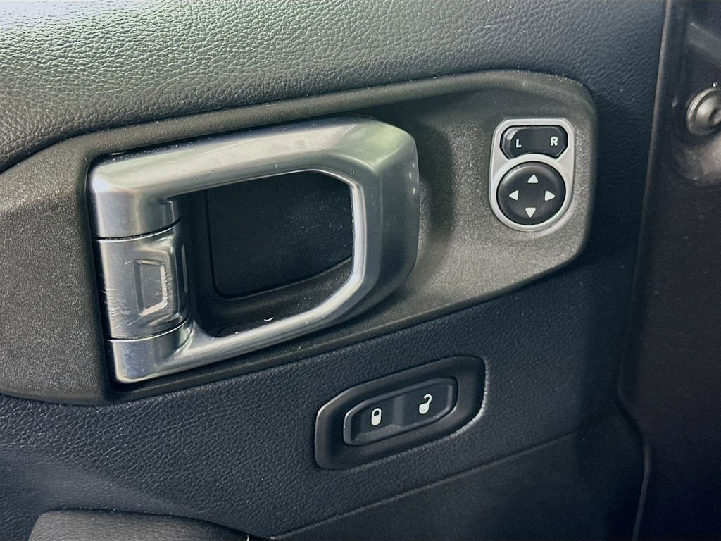 Used 2018 Jeep Wrangler Unlimited Sahara AWD/4WD image 20