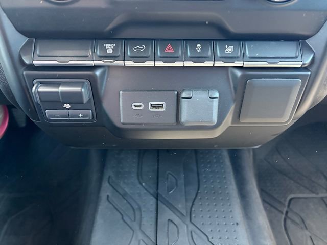 Used 2023 Chevrolet Silverado 2500 LT AWD/4WD image 24