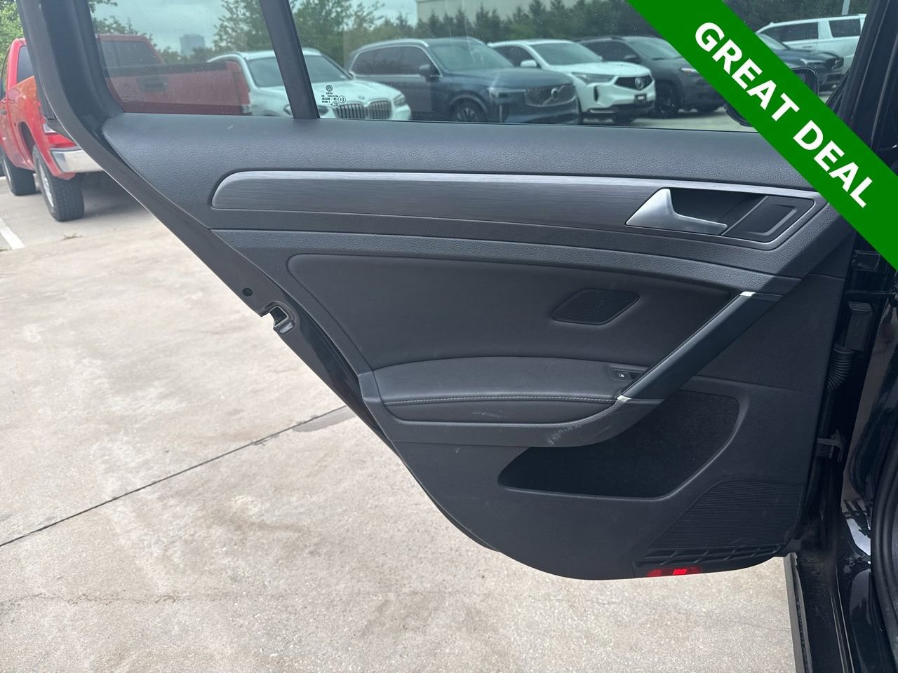 Used 2019 Volkswagen Golf SE image 14