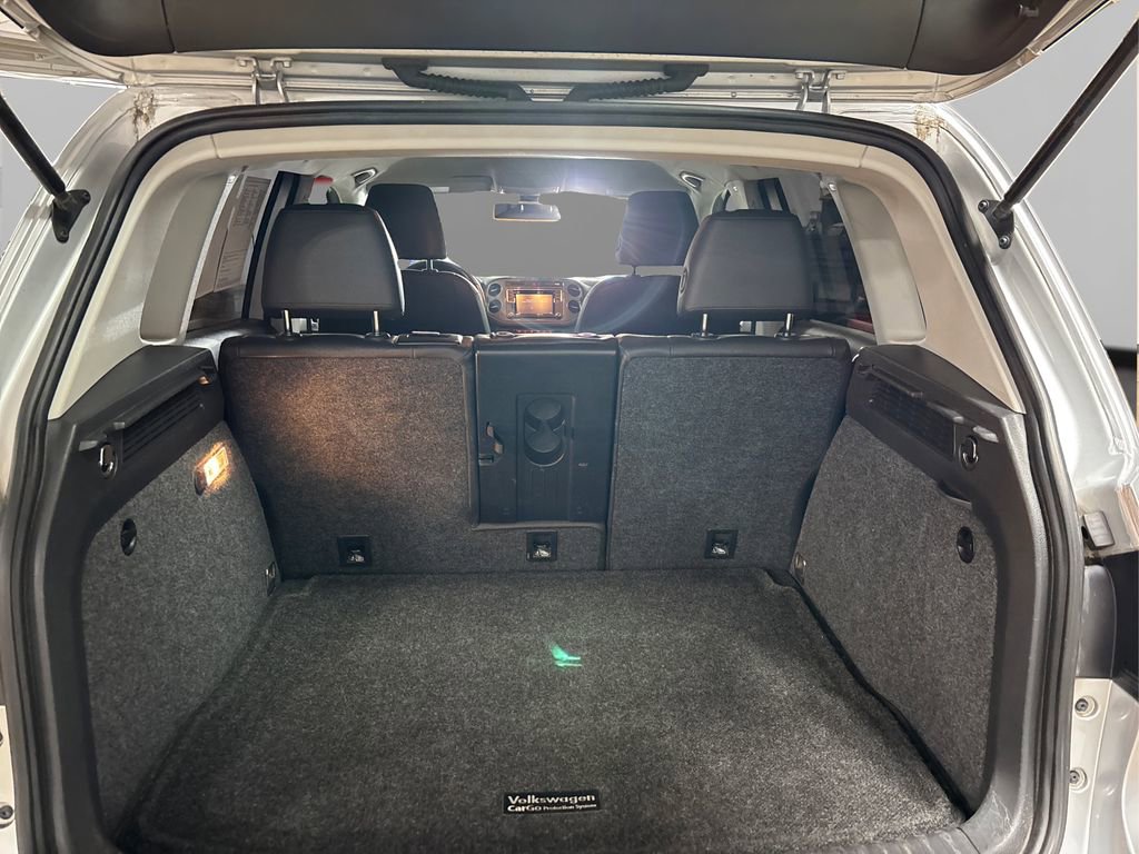 Used 2017 Volkswagen Tiguan S image 11