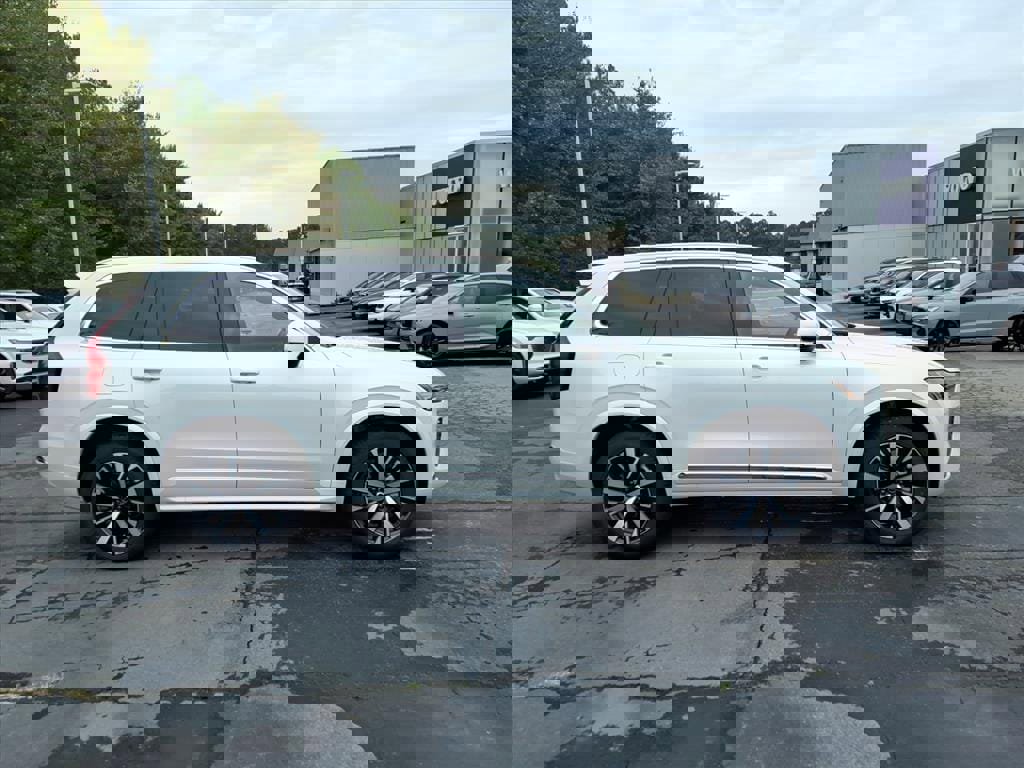 New 2026 Volvo XC90 B6 Core image 2