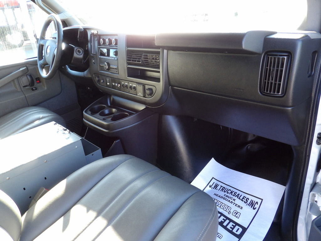 Used 2017 Chevrolet Express 2500 image 35