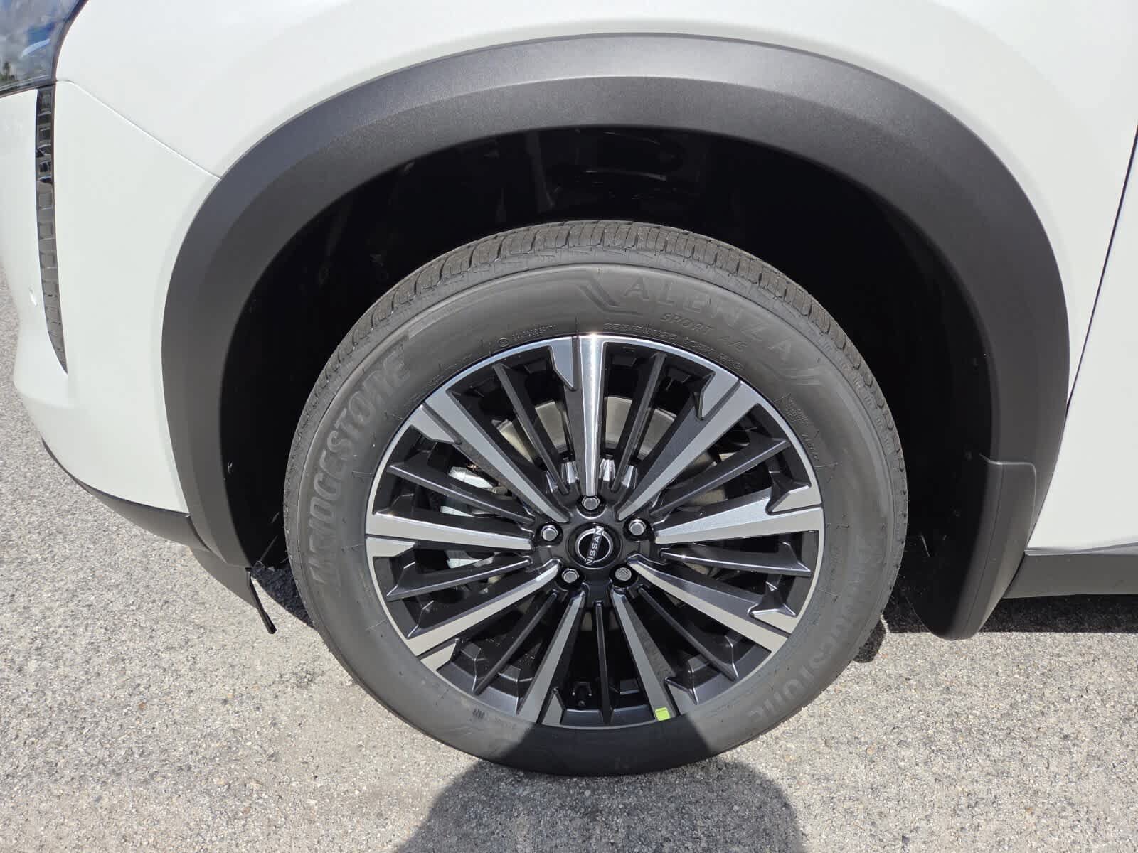New 2026 Nissan Pathfinder Platinum FWD image 3