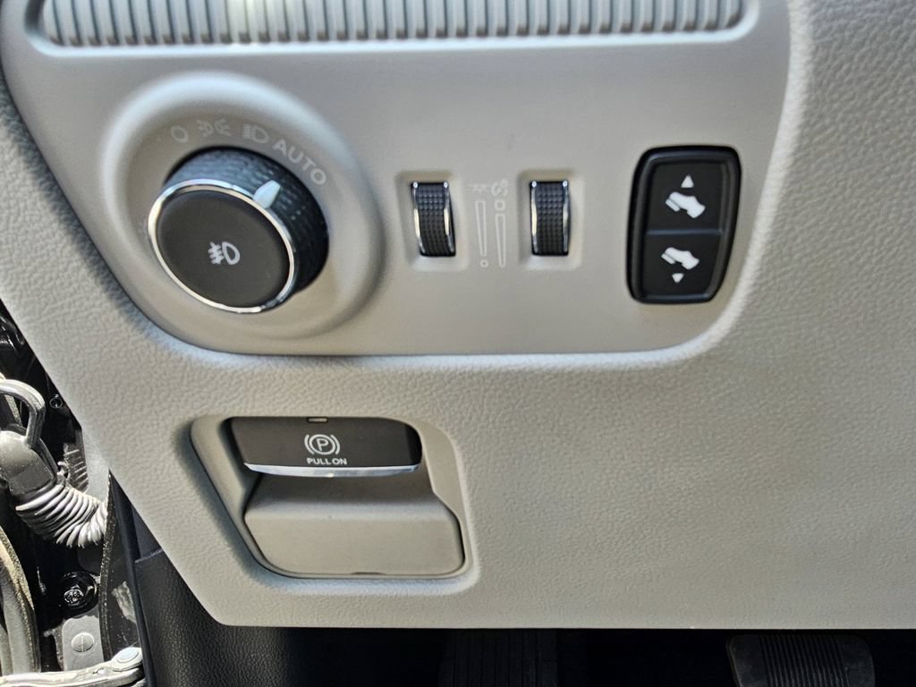 Used 2024 Jeep Wagoneer Series III AWD/4WD image 25