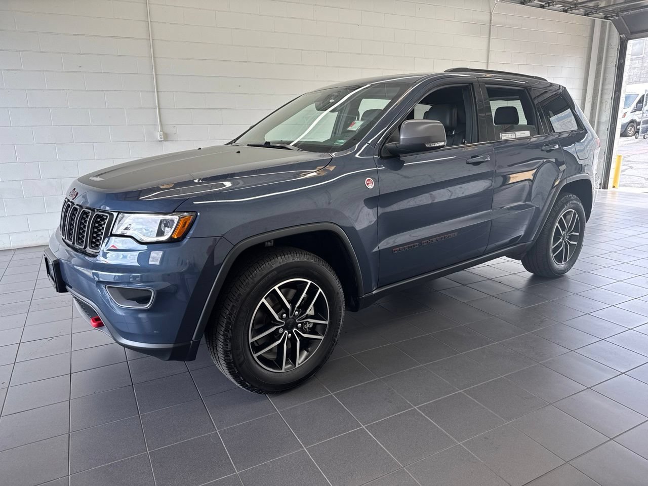 Used 2021 Jeep Grand Cherokee Trailhawk w/ Premium Lighting Group AWD/4WD image 4
