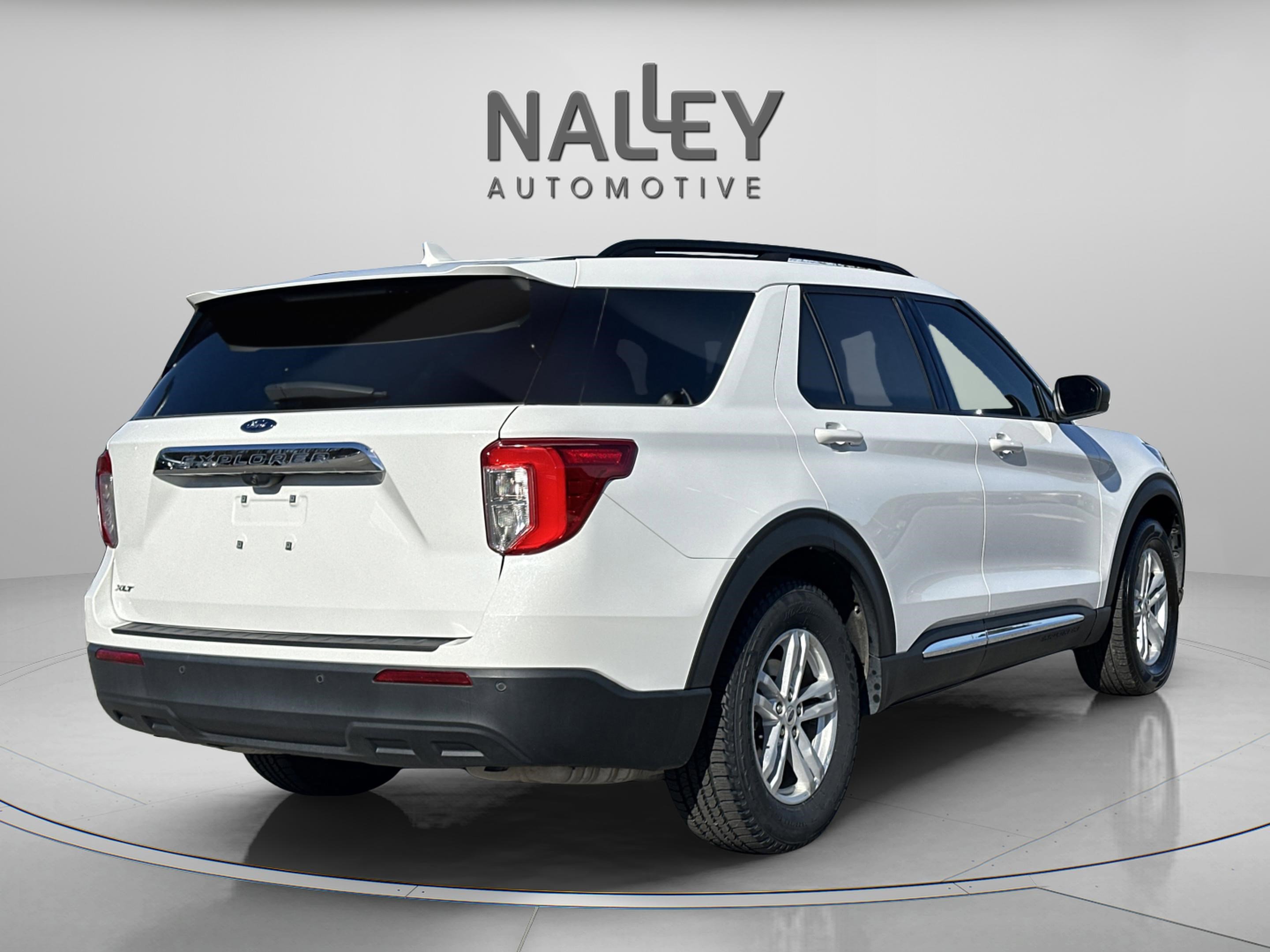 Used 2023 Ford Explorer XLT image 5