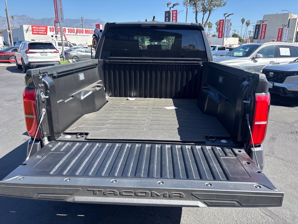 Used 2025 Toyota Tacoma SR5 AWD/4WD image 10