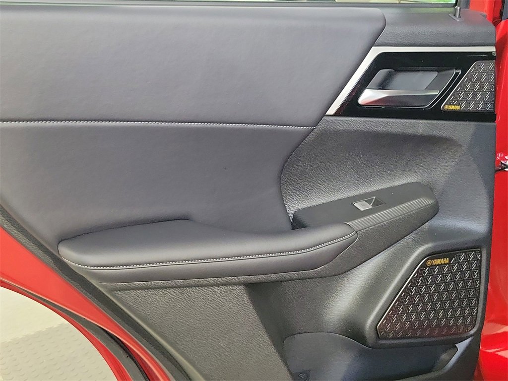 New 2025 Mitsubishi Outlander SE image 13