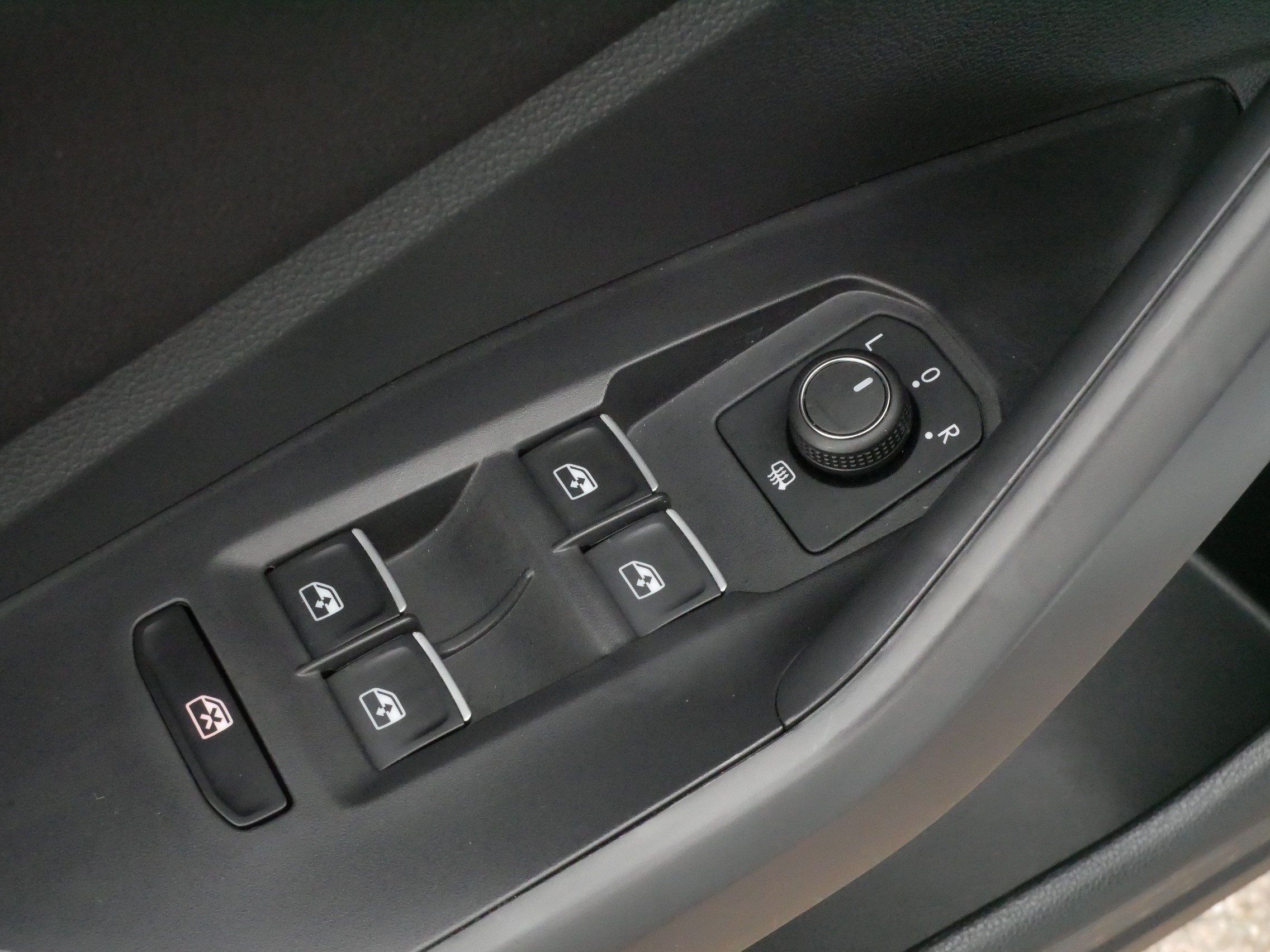 Certified 2025 Volkswagen Jetta Sport FWD image 19