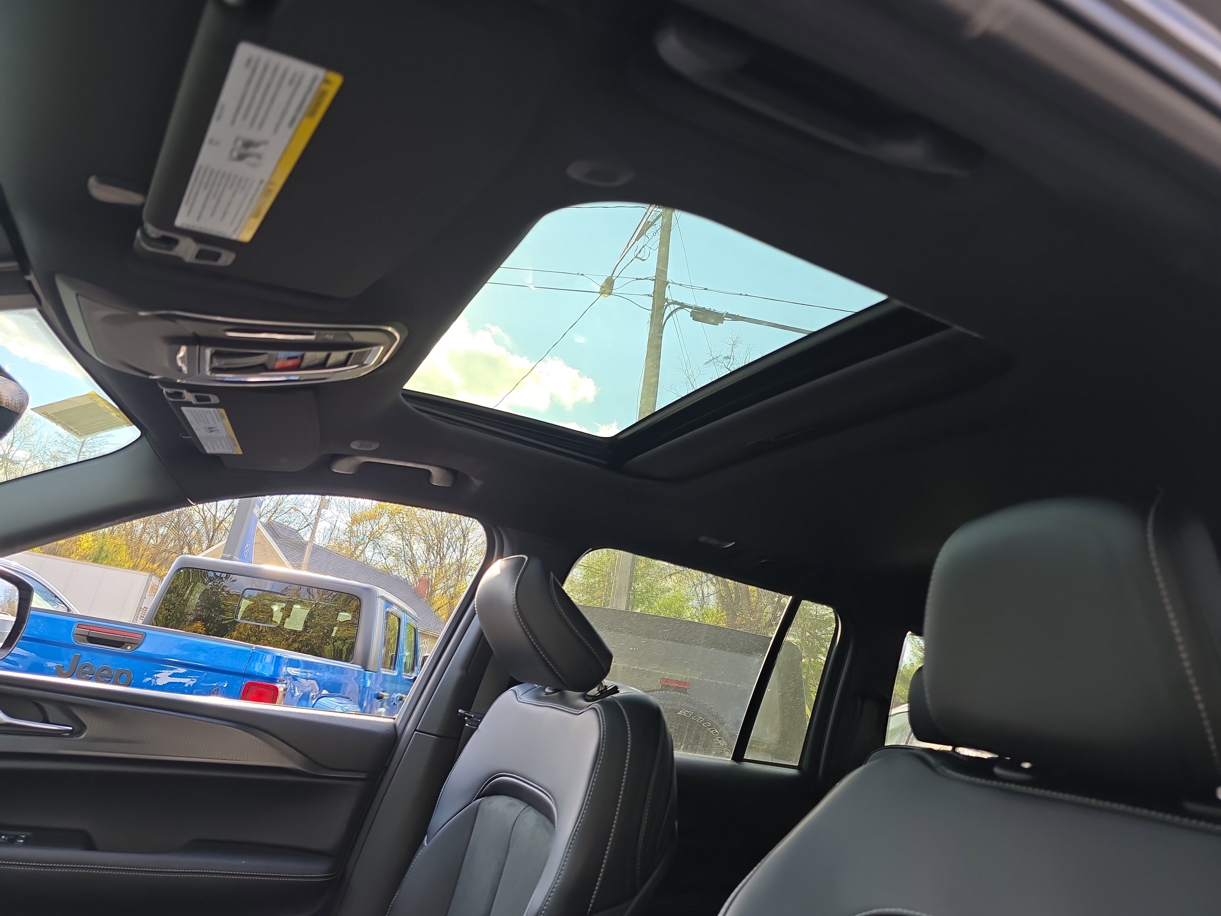 New 2025 Jeep Grand Cherokee Altitude w/ Trailer Tow Package image 4