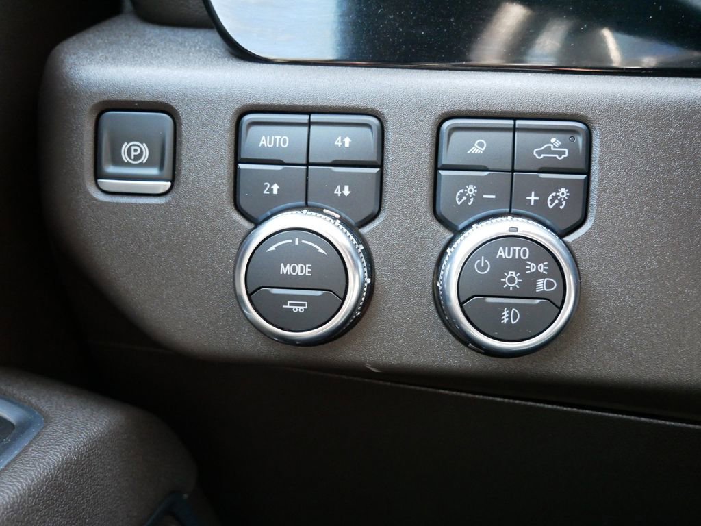 Used 2025 GMC Sierra 1500 SLT w/ SLT Premium Plus Package AWD/4WD image 29