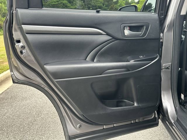 Used 2018 Toyota Highlander SE FWD image 24