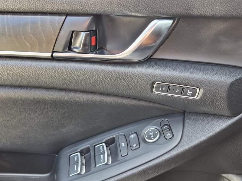 Used 2020 Honda Accord Touring image 23