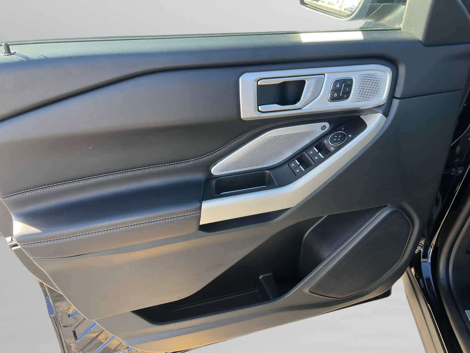 Used 2023 Ford Explorer Limited w/ Limited Technology Package image 13