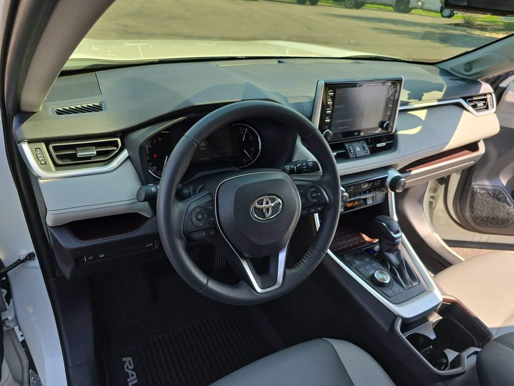 Used 2019 Toyota RAV4 Limited AWD/4WD image 18