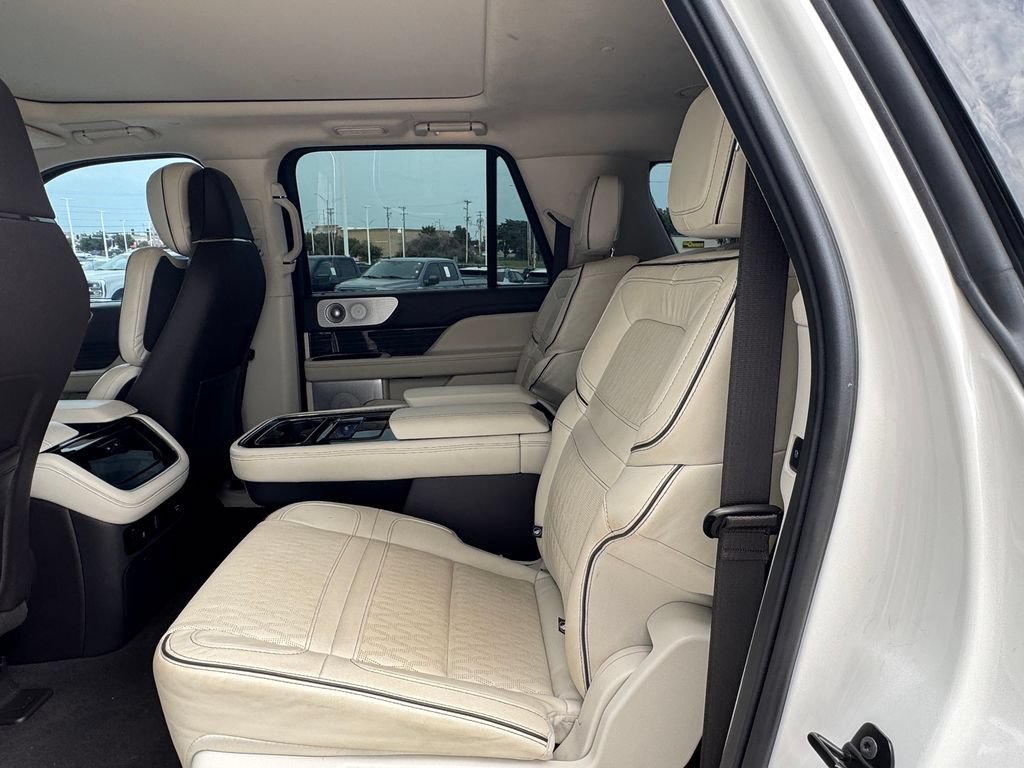 Used 2024 Lincoln Navigator L Black Label AWD/4WD image 30
