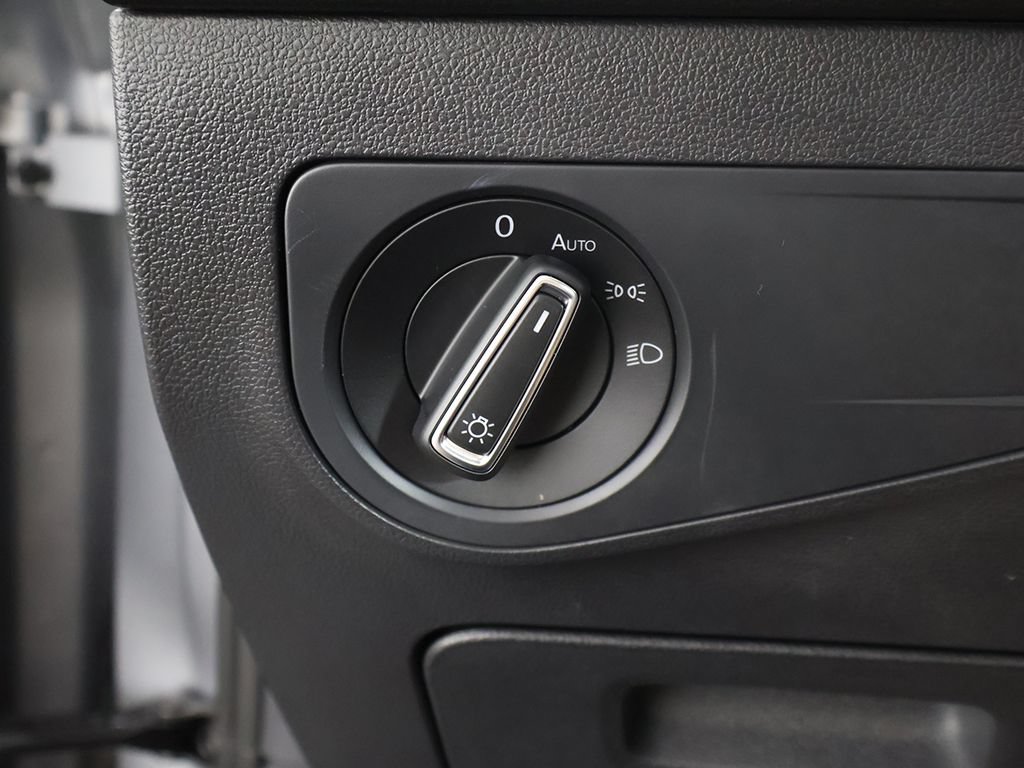 Used 2023 Volkswagen Tiguan SE FWD image 39