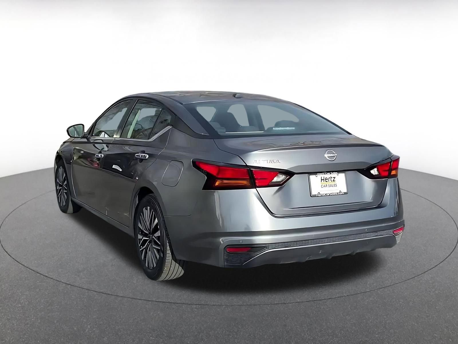 Used 2025 Nissan Altima 2.5 SV image 11