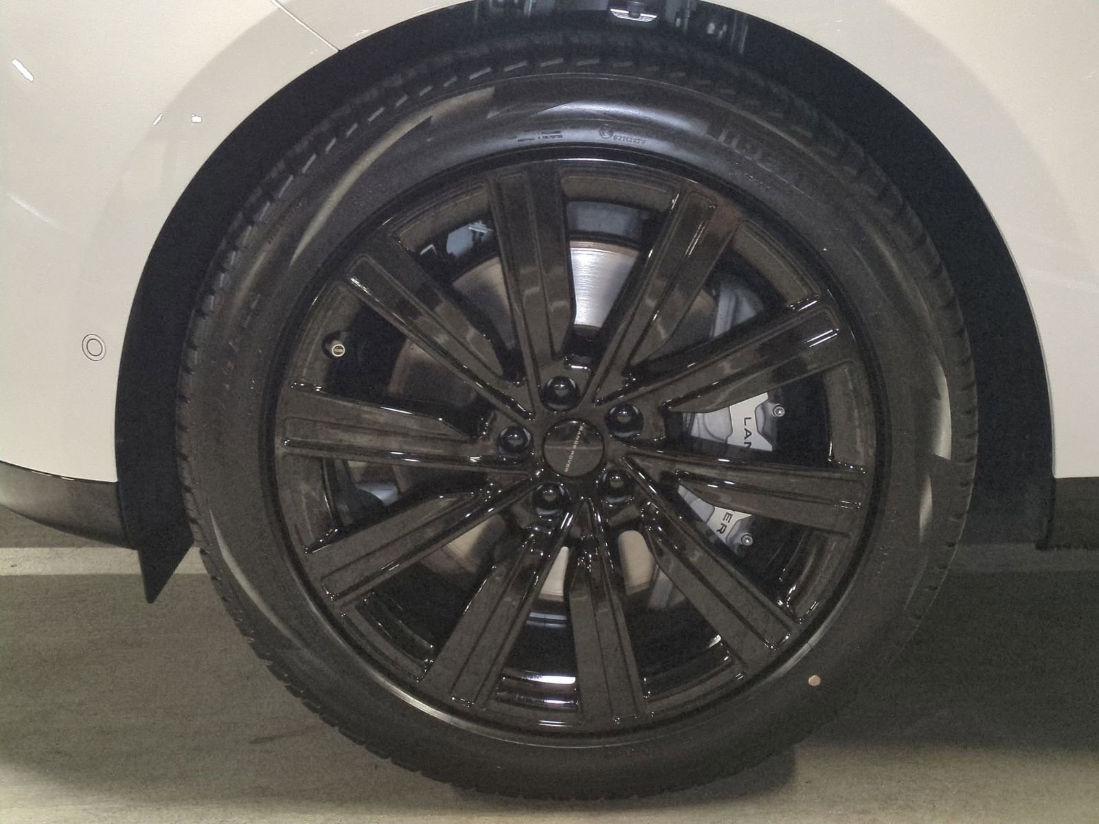 New 2026 Land Rover Range Rover SE image 9