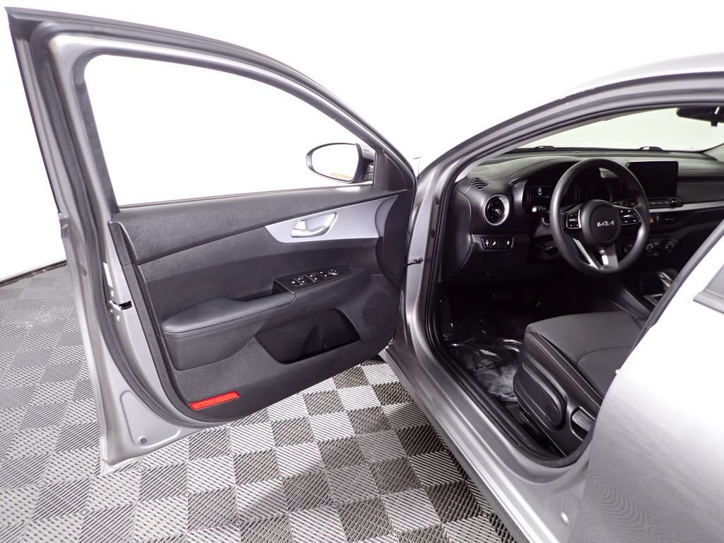 Used 2023 Kia Forte LXS w/ LXS Technology Package FWD image 18