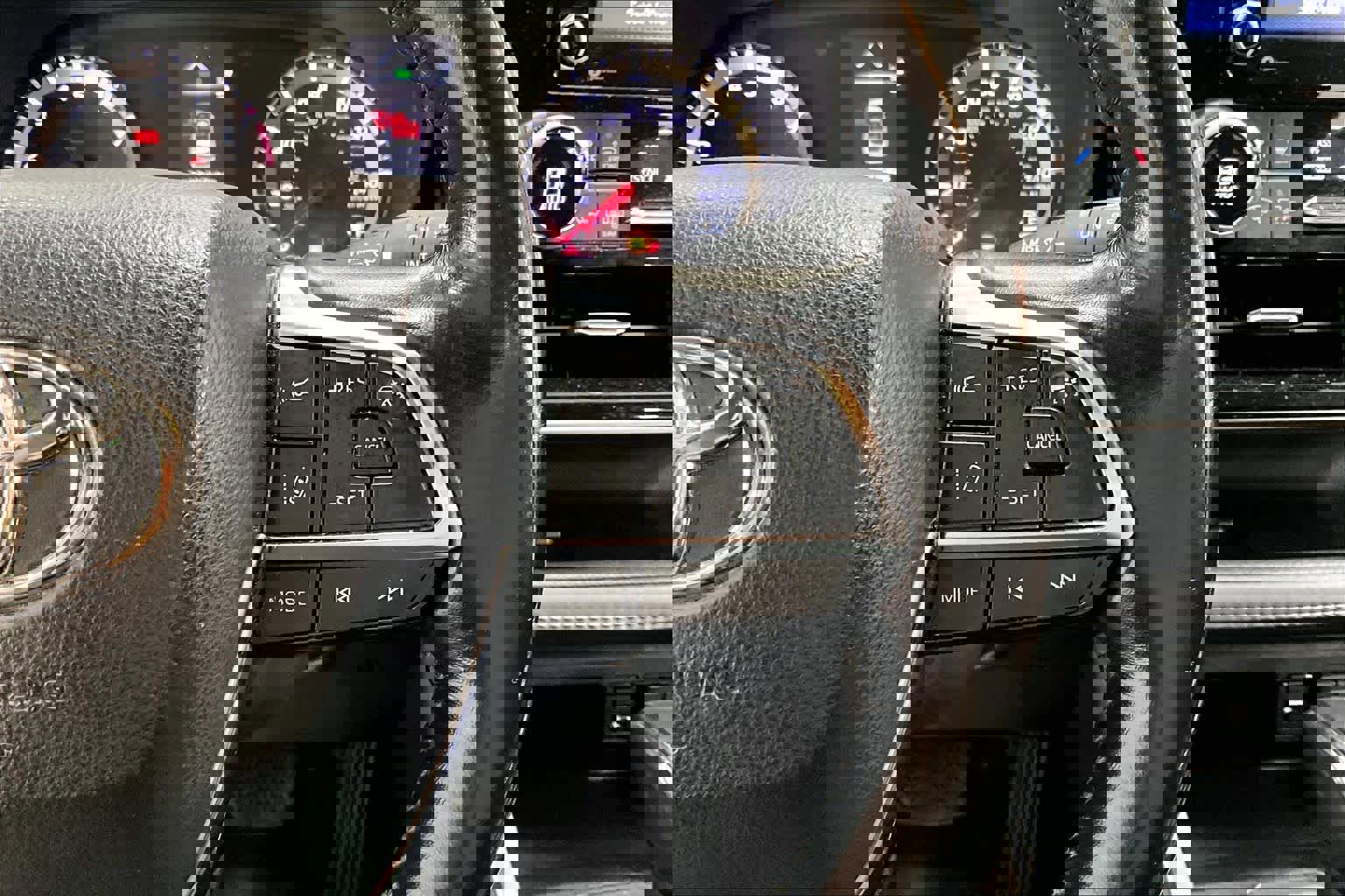 Used 2021 Toyota Highlander LE image 22