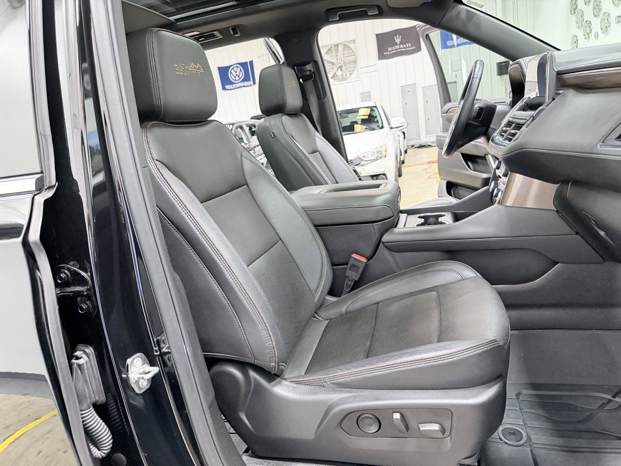 Used 2023 Chevrolet Suburban High Country w/ Max Trailering Package AWD/4WD image 39