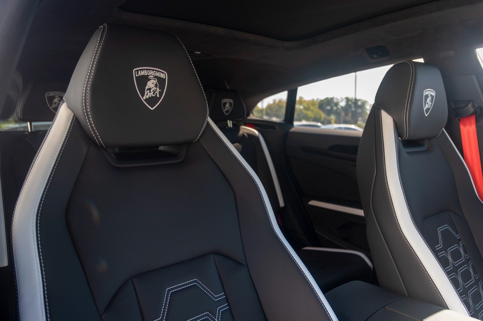 Used 2025 Lamborghini Urus SE AWD/4WD image 33