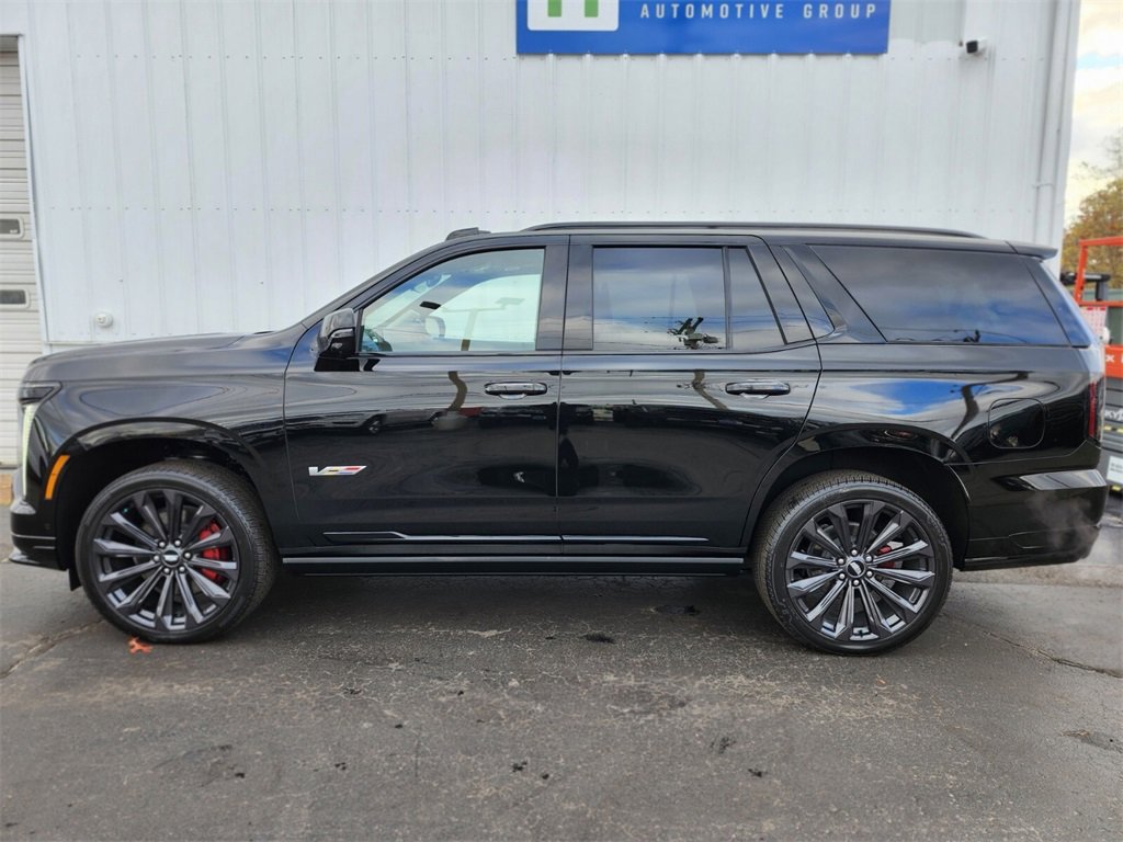 Used 2025 Cadillac Escalade V image 2