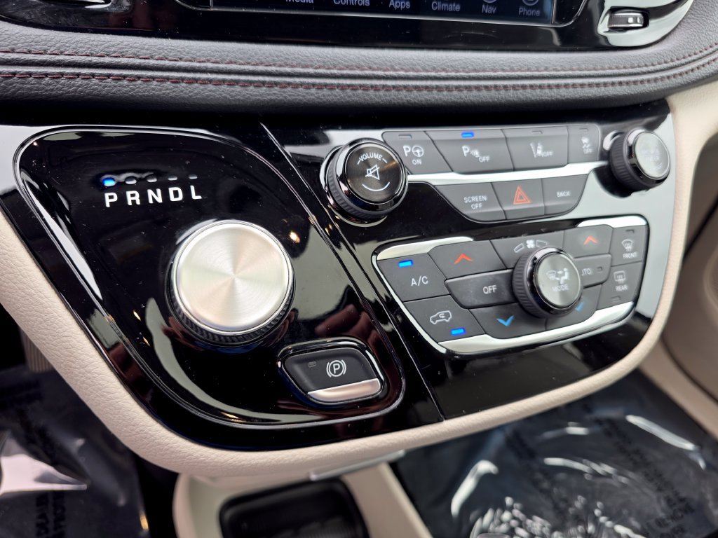 Used 2017 Chrysler Pacifica Limited FWD image 18
