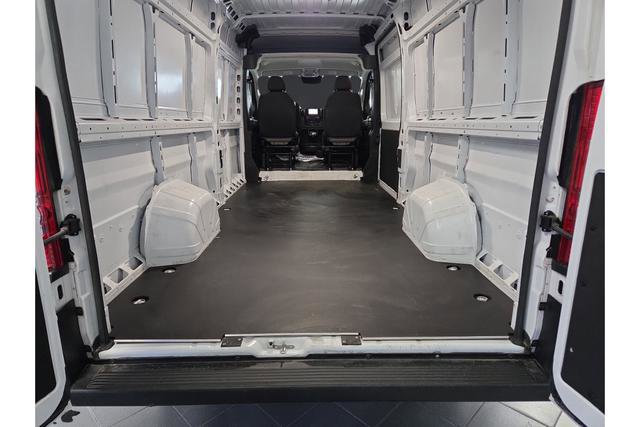 Used 2025 RAM ProMaster 3500 w/ Convenience Group image 12