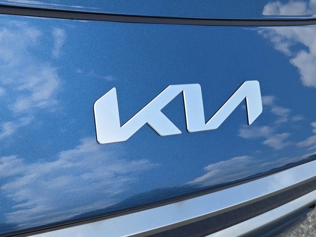 New 2025 Kia Niro EX Touring image 4